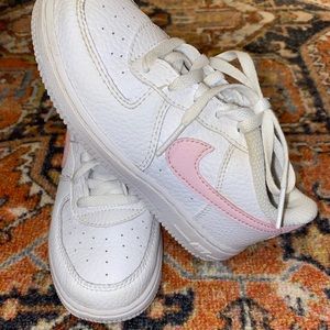 10 c white with pink check Air Force 1’s 💕